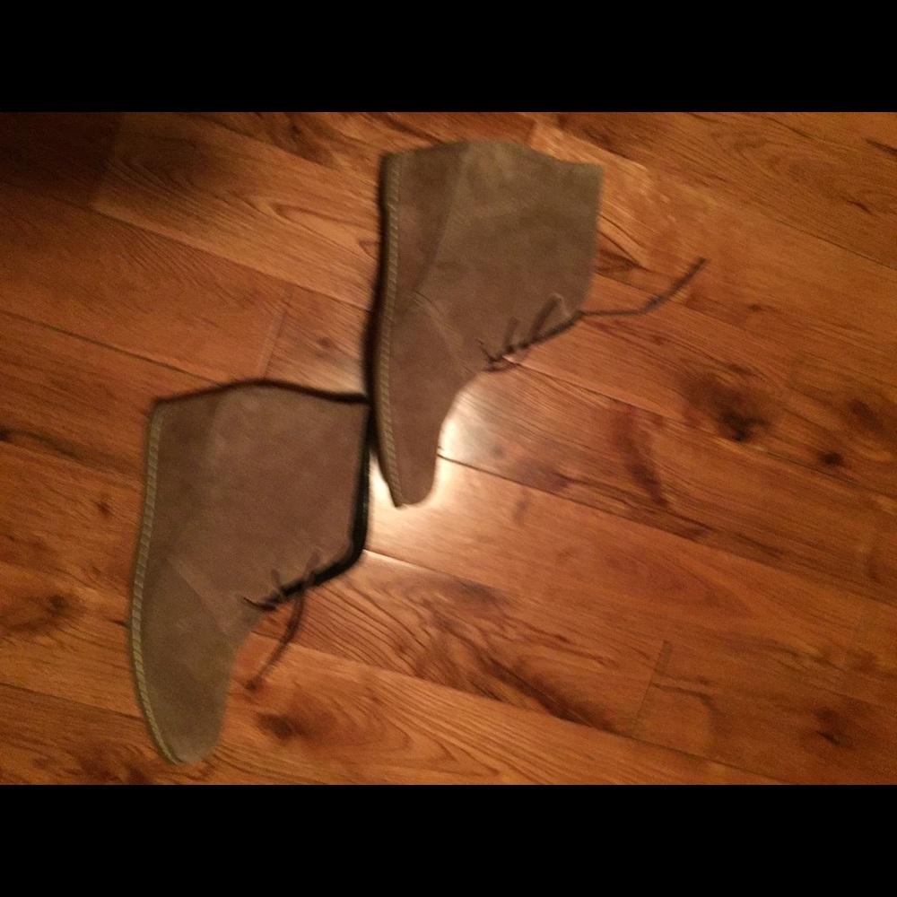 Super cute heeled booties ! Worn once !!!
